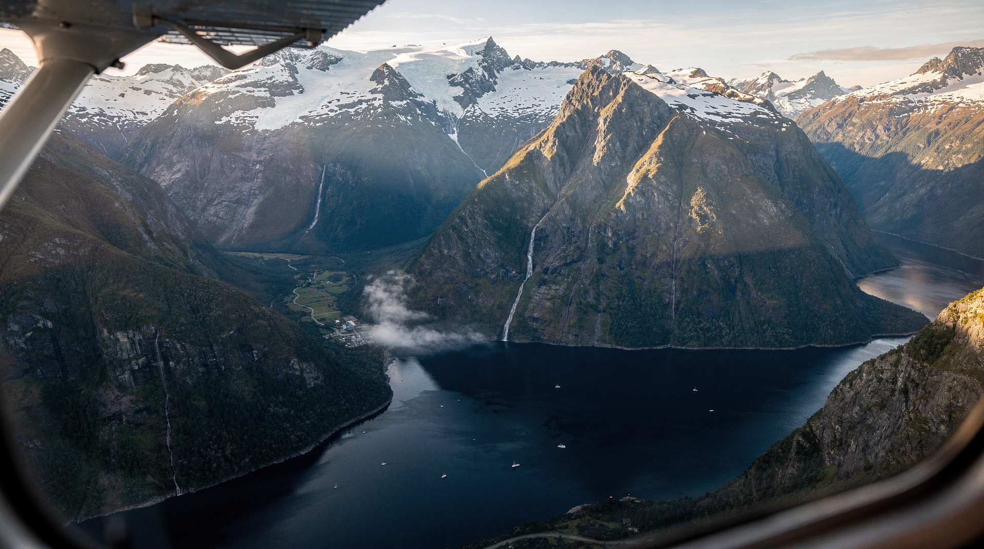 Voos cénicos para Milford Sound — voar de e para Fiordland
