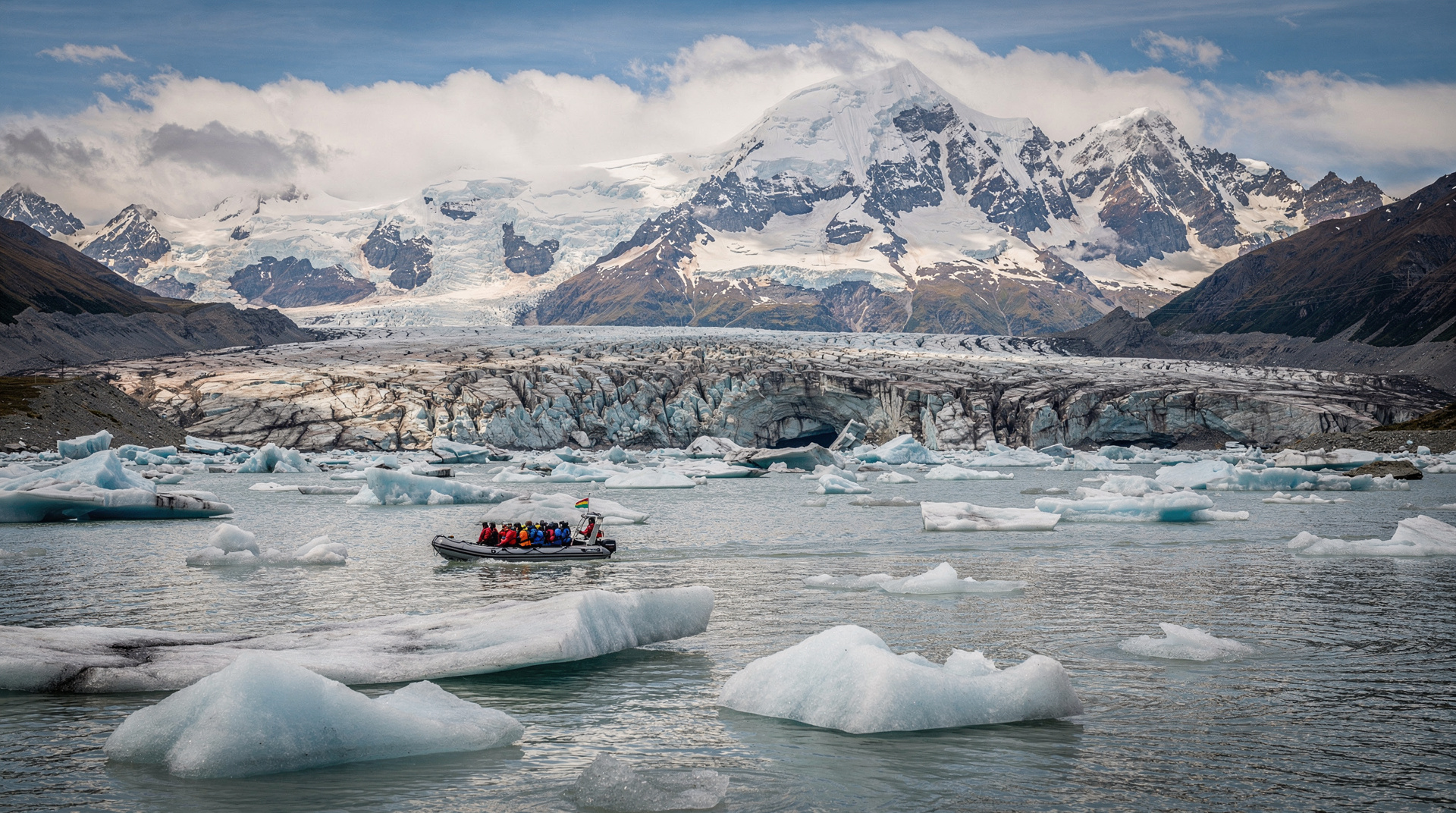 Tasman Glacier — a geleira mais longa da Nova Zelândia, de helicóptero ou barco