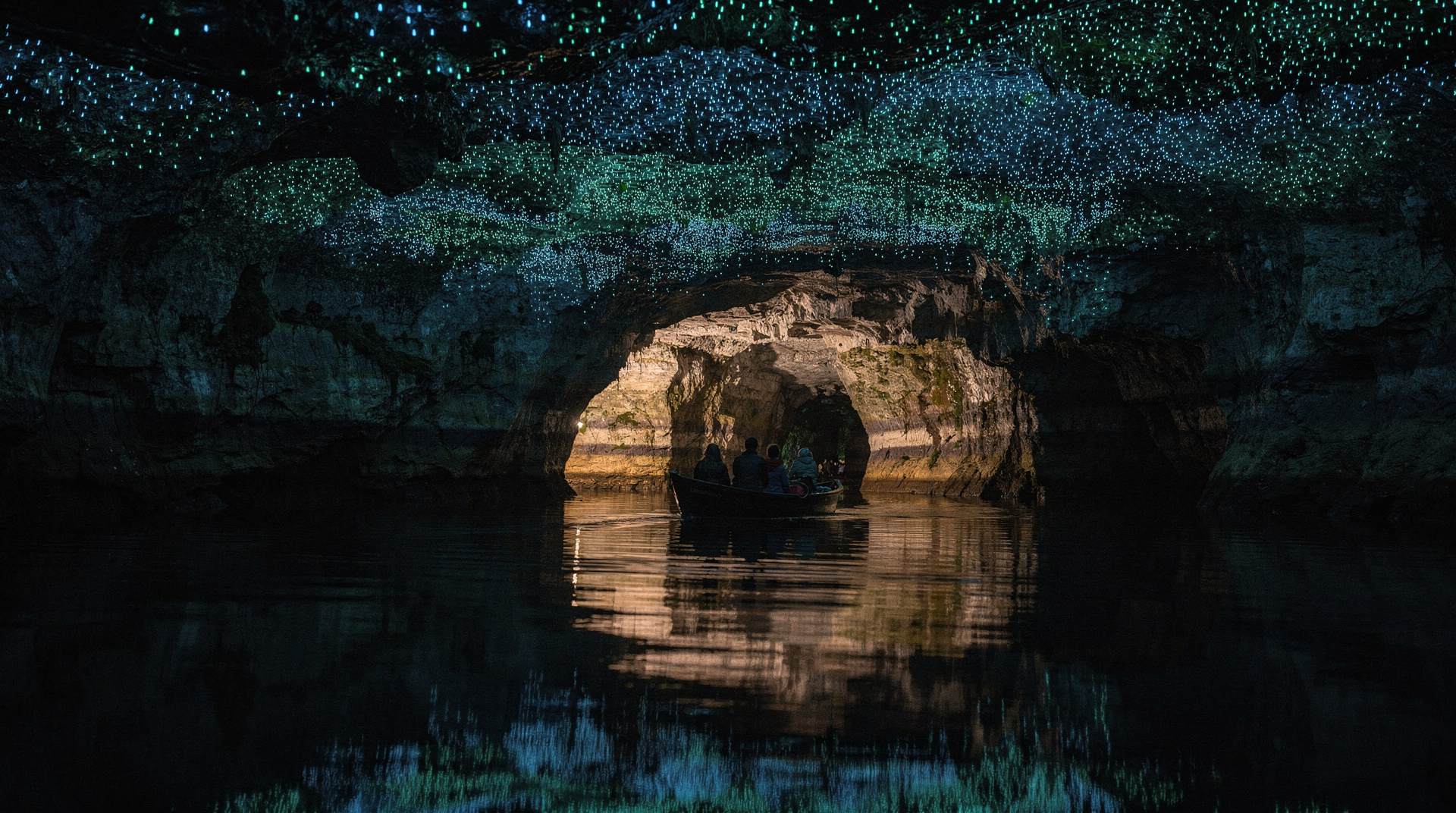 Cavernas dos vagalumes de Te Anau — guia subterrâneo de Fiordland
